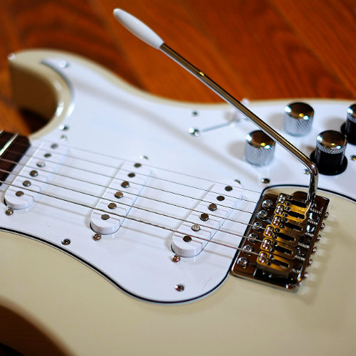 ストラトやレスポール アコギ シタールまで 色々な音が10万円で出せるギター Variax Standard レビュー